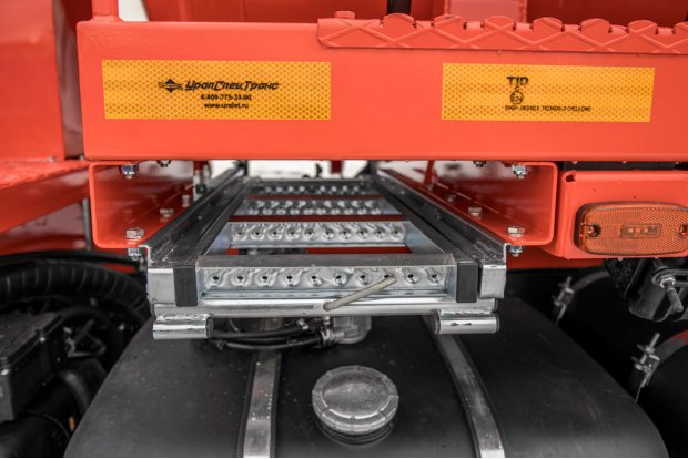 Выдвижная лестница в транспортном положении