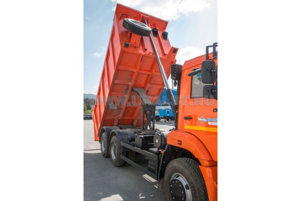Самосвал Камаз 6520-43