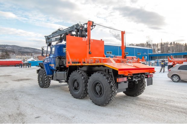 Лесовоз с манипулятором Майман 110S УСТ 54538D  Урал 5557-60Е5