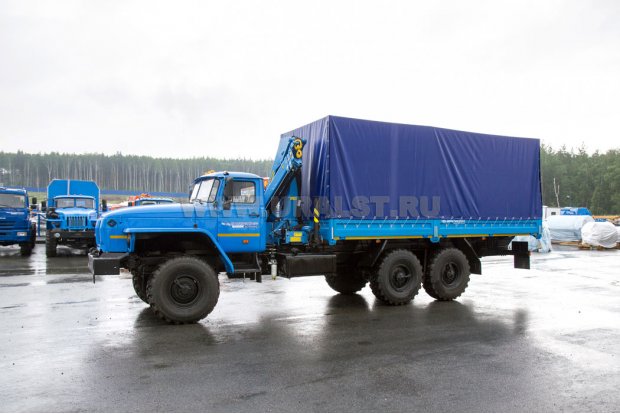 Бортовой Урал с КМУ ИМ-95, с тентом