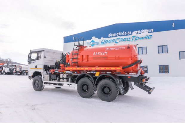 МВ-10 КО-505 УСТ 5453 SHACMAN SX32586V385 6х6, шины 14R20, КБ 4575 мм ревизионный люк
