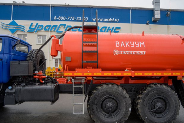 Лестница для подъема на площадку обслуживания цистерны