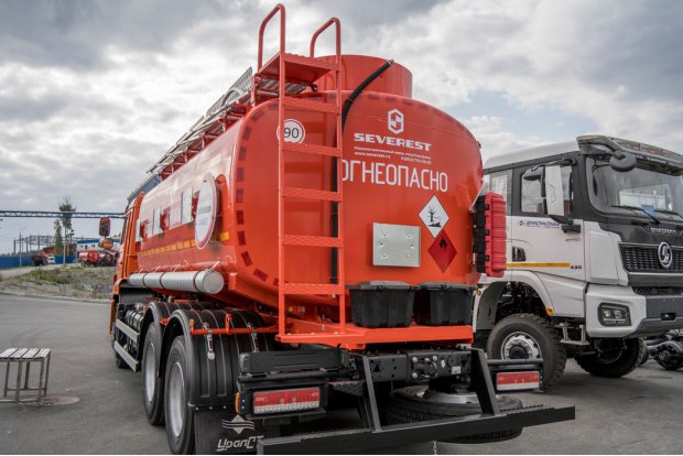 Лестница для подъема на площадку обслуживания цистерны