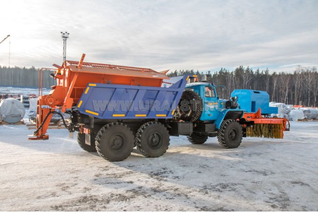 Машина для содержания дорог ВМКД-15 на шасси Урал 55571-60