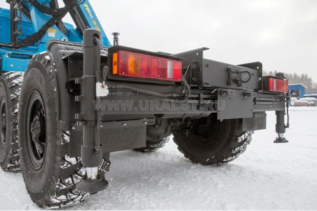 Седельный тягач с КМУ ИМ-240 УСТ 5453 Урал 5557-4551-82, сп.м