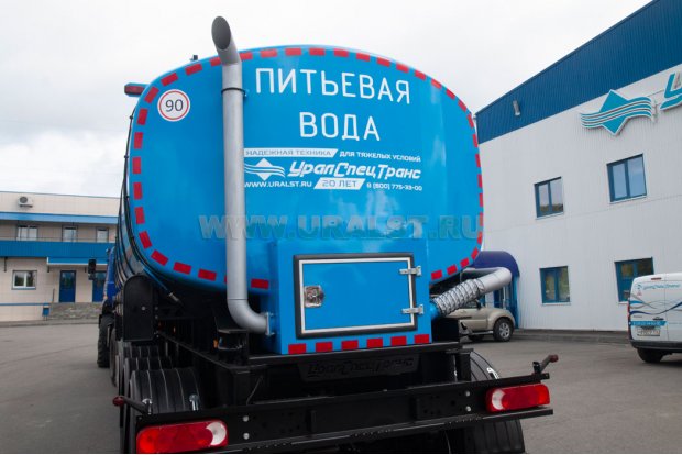Задний слив в утепленном ящике с подогревом отработавшими газами от выпускной системы тягача