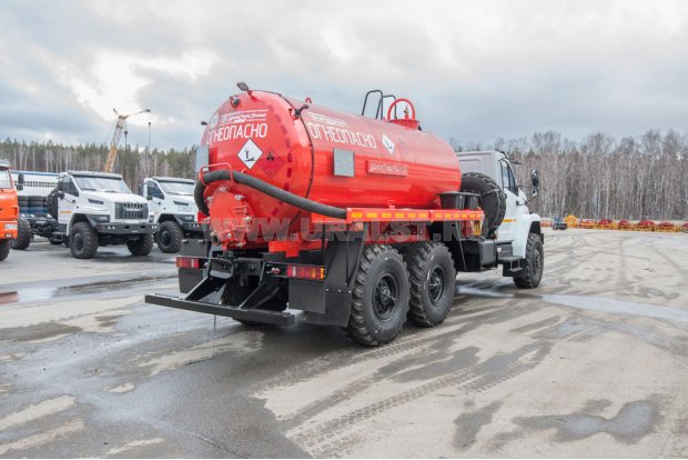 Автоцистерна вакуумная нефтепромысловая АКН-10 КО УСТ 5453 Урал NEXT 4320-72Е5Г38, рев. люк, доработка под ДОПОГ, УВЭОС