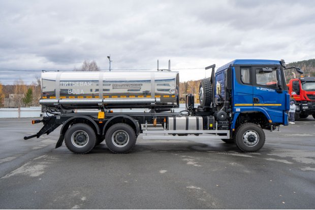 АЦПТ-10Н УСТ 5453 SHACMAN (ШАКМАН) SX32586V385 6х6, 315/80R22.5, КБ 4575 мм нерж/нерж.