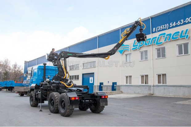 Седельный тягач Урал 44202 с ГМ ОМТЛ-120-02 УСТ-5453