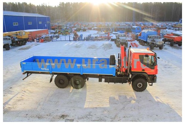 Бортовой IVECO с манипулятором