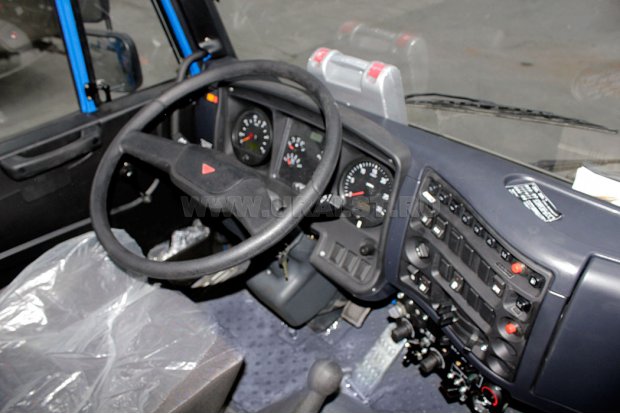 Приборная панель автомобиля Камаз 43118-3049-46