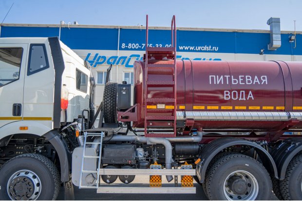Лестница для подъема на площадку обслуживания цистерны