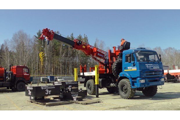 Бурильно-крановая машина Камаз 43502-45 с буром и КМУ Kanglim KDC 5600