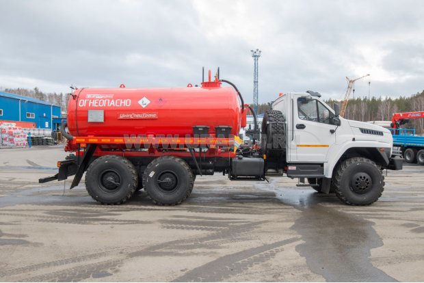 Автоцистерна вакуумная нефтепромысловая АКН-10 КО УСТ 5453 Урал NEXT 4320-72Е5Г38, рев. люк, доработка под ДОПОГ, УВЭОС