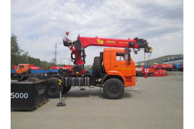 Седельный тягач Камаз 43118-50 сп.м с краном-манипулятором ИТ-200