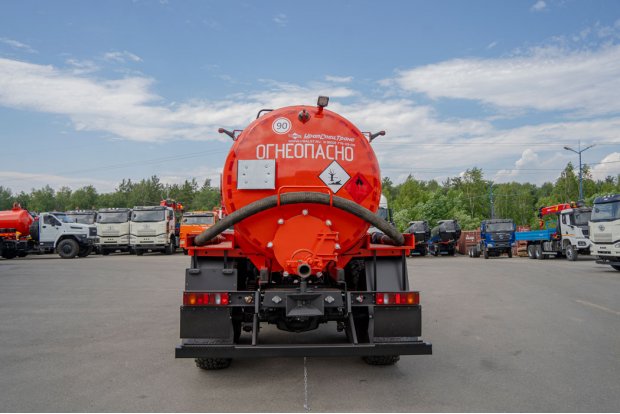 Нефтепромысловая автоцистерна АКН-10 КО УСТ 5453 Урал NEXT 4320-6951-72 ревизионный люк, доработка под ДОПОГ
