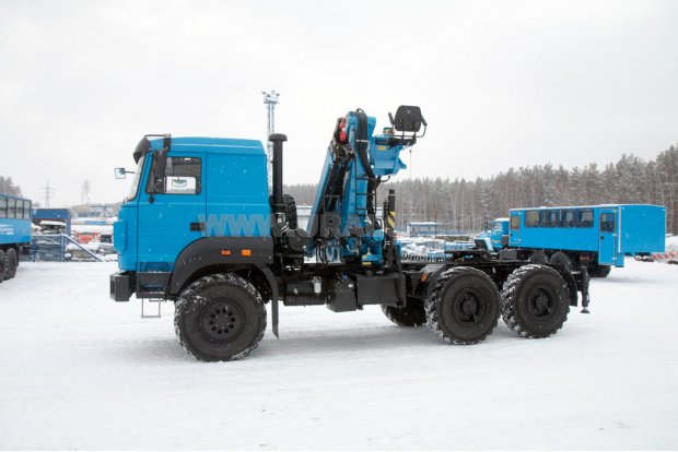 Седельный тягач с КМУ ИМ-240 УСТ 5453 Урал 5557-4551-82, сп.м