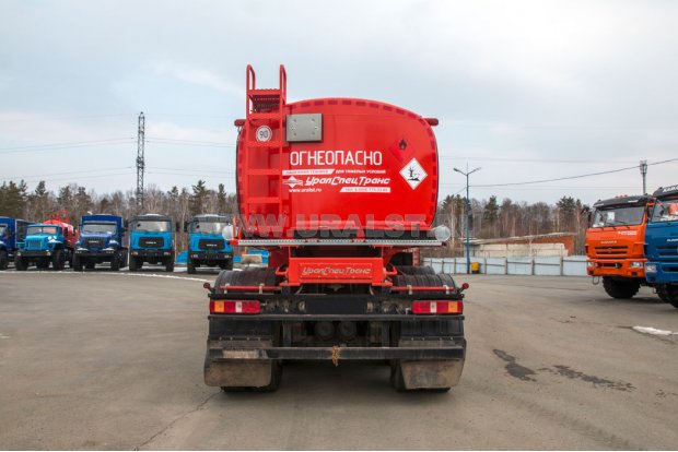 Площадка обслуживания полуприцепа цистерны