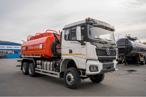 Автотопливозаправщик АТЗ-17-2 два отсека, SHACMAN (ШАКМАН) SX3258, 6х6