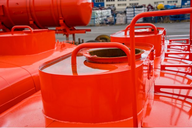 Заливная горловина цистерны