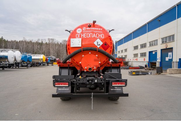 Автоцистерна вакуумная АКН-10 КО