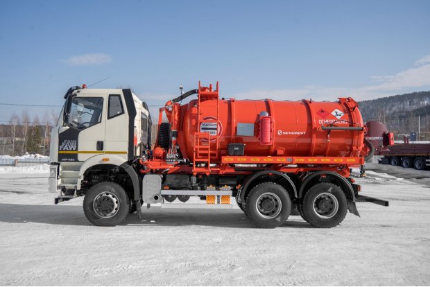 Автоцистерна вакуумная нефтепромысловая АКНС-10 НК FAW 3250 6Х6, КБ 3675 ДОПОГ