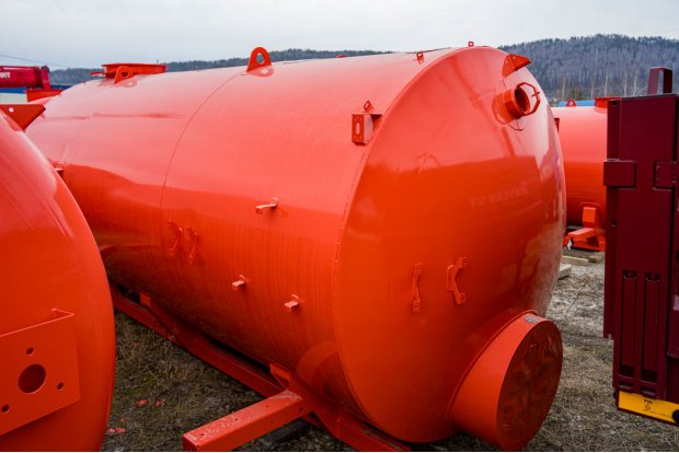 Цистерна с надрамником АКН (МВ) 10Т