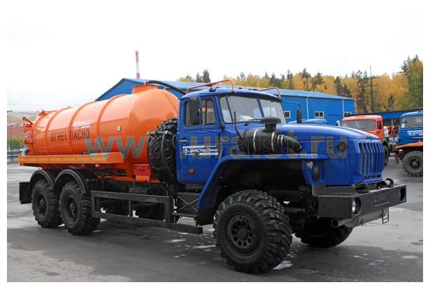 Автоцистерна нефтепромысловая Урал