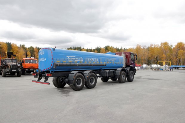 Автоцистерна для технической воды АЦВ-17 УСТ-5453 на шасси IVECO-AMT 8х8