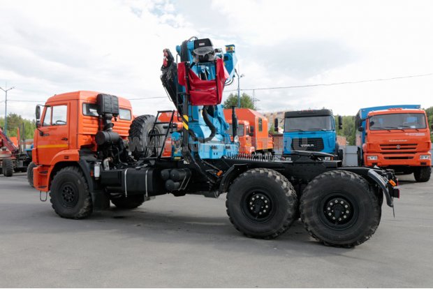 Седельный тягач Камаз 43118-46 с крано-манипуляторной установкой ИМ-240