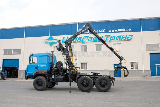 Седельный тягач Урал 44202 с ГМ ОМТЛ-120-02 УСТ-5453