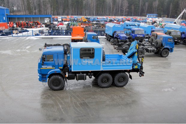 Грузопассажирский автомобиль Камаз 43118-46 с краном-манипулятором ИМ-150