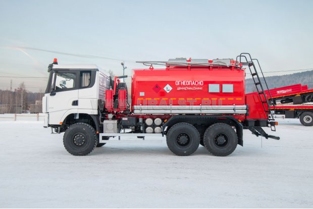 Автотопливозаправщик АТЗ-17-2 два отсека, УВТ-40, SHACMAN (ШАКМАН) SX32586T385 6х6, 315/80R22,5, КБ 3775мм