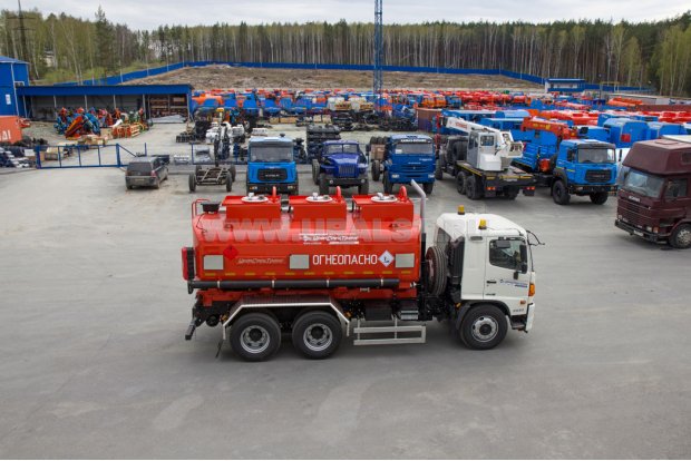 Автотопливозаправщик АТЗ-14-3 HINO