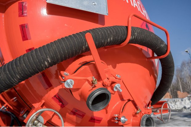 Лючок для забора фракции повышенной плотности