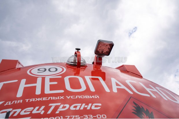 Смотровое окно и фонарь освещения рабочей зоны
