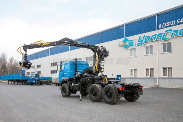 Седельный тягач Урал 44202 с ГМ ОМТЛ-120-02 УСТ-5453