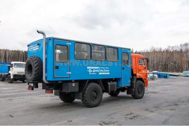 Вариант исполнения вахтового автобуса УСТ-5453 22 места Камаз 43502 со спальным местом и выхлопом вверх и назад (опция)