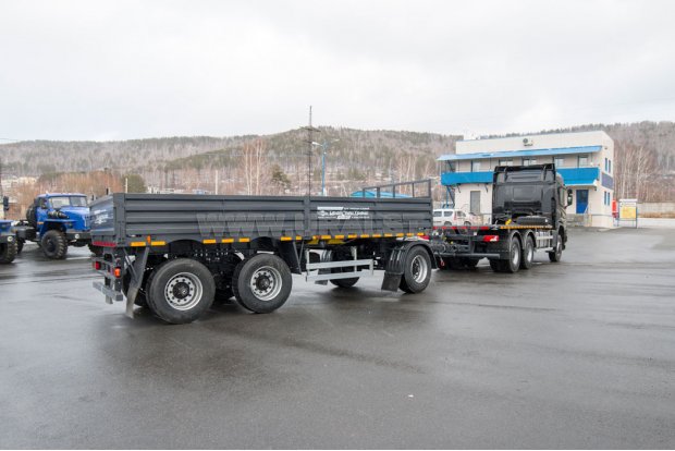 Прицеп контейнеровоз ПК 15-33-6 УСТ 9465 в составе автопоезда с SCANIA СG 440 6x6