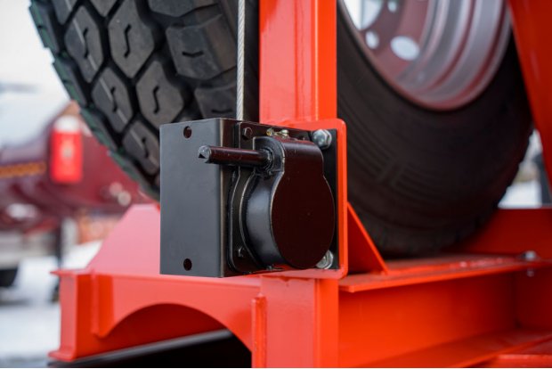 Лебедка запасного колеса