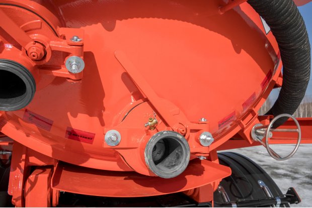 Заборный/сливной узел емкости