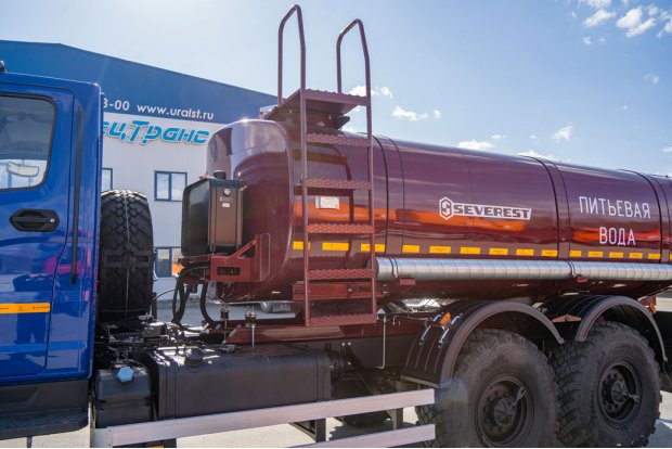 Лестница для подъема на площадку обслуживания цистерны