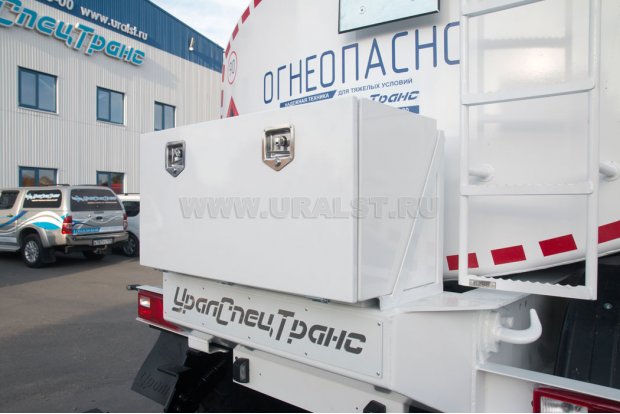 Лестница на площадку обслуживания