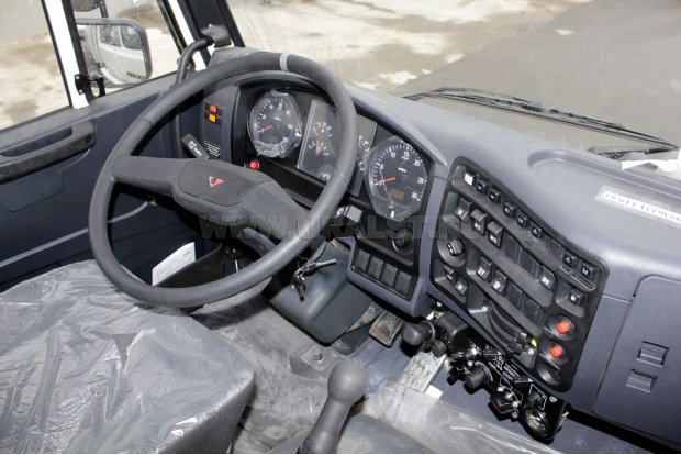 Приборная панель автомобиля Камаз 43118-3078-24