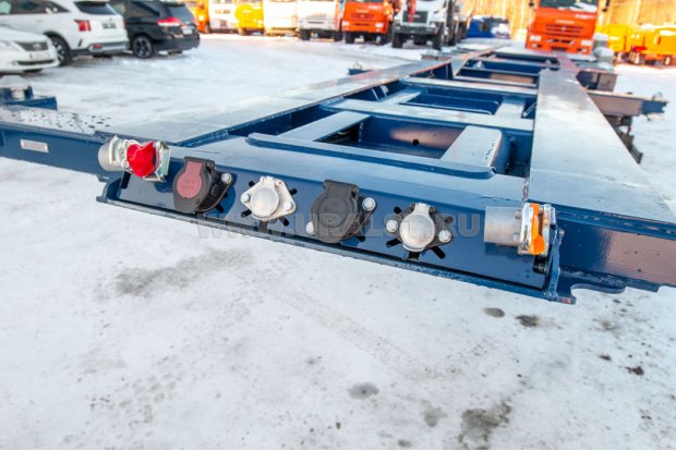 Разъемы для соединения электросистемы и пневмосистемы прицепа и тягача