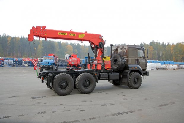 Тягач Урал 44202-82М с КМУ ИТ-180