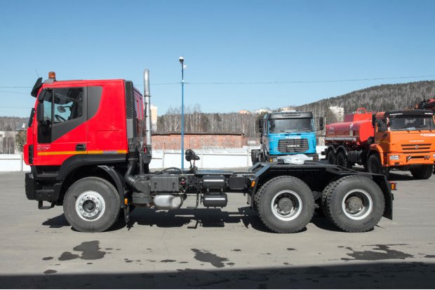 Седельный тягач IVECO-AMT 633911