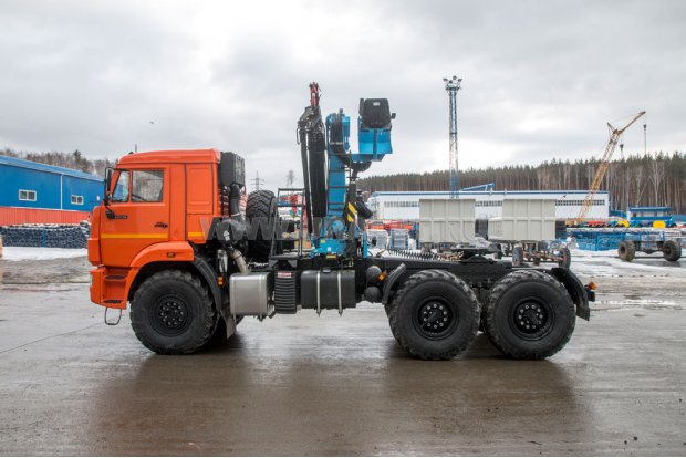 Седельный тягач с КМУ ИМ-180-05 Камаз 43118