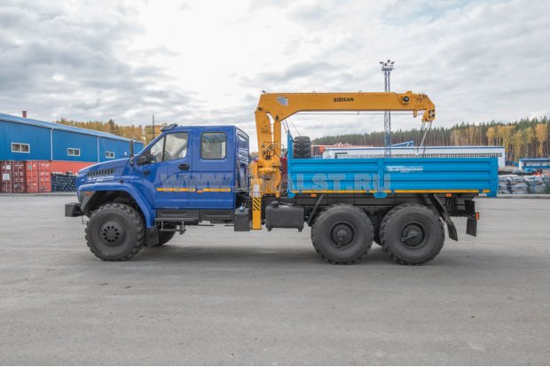 Автомобиль бортовой с КМУ SOOSAN SCS 524 (тросовый) УСТ 54534V Урал NEXT 4320-72Е5И06, сдвоенная кабина