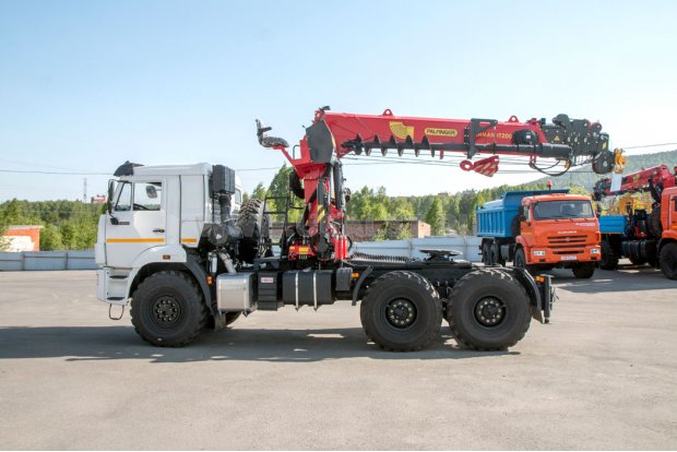 Седельный тягач Камаз 43118-50 сп.м с краном-манипулятором ИТ-200